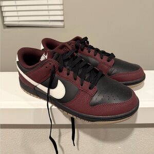 Nike women’s dunk low sz 10 shoes